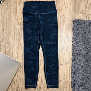 Lululemon Women’s Navy Camouflage Leggings